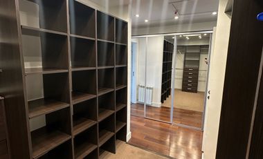 Residencia sobre importante lote de estilo moderno en el Barrio Divino Rostro Mar Del Plata