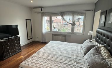 Residencia sobre importante lote de estilo moderno en el Barrio Divino Rostro Mar Del Plata