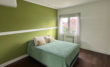 Residencia sobre importante lote de estilo moderno en el Barrio Divino Rostro Mar Del Plata