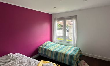 Residencia sobre importante lote de estilo moderno en el Barrio Divino Rostro Mar Del Plata