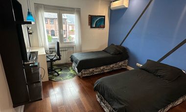 Residencia sobre importante lote de estilo moderno en el Barrio Divino Rostro Mar Del Plata