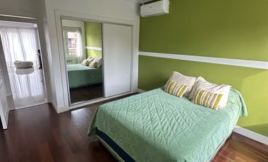 Residencia sobre importante lote de estilo moderno en el Barrio Divino Rostro Mar Del Plata