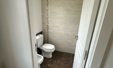 Residencia sobre importante lote de estilo moderno en el Barrio Divino Rostro Mar Del Plata