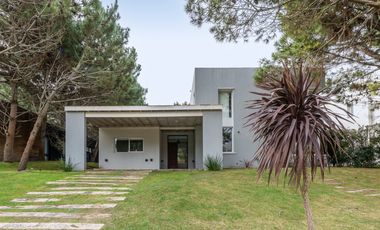 CASA EN VENTA, COSTA ESMERALDA, BARRIO GOLF II, 4 AMBIENTES