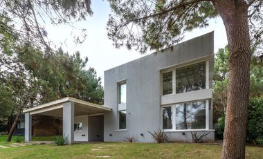 CASA EN VENTA, COSTA ESMERALDA, BARRIO GOLF II, 4 AMBIENTES