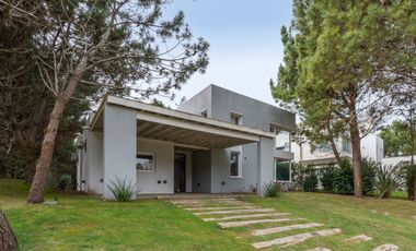 CASA EN VENTA, COSTA ESMERALDA, BARRIO GOLF II, 4 AMBIENTES