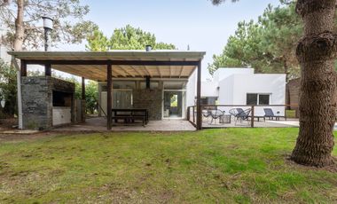 CASA EN VENTA, COSTA ESMERALDA, BARRIO GOLF II, 4 AMBIENTES