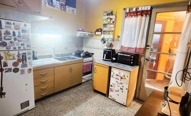 DEPARTAMENTO 3 AMB C/ DEPENDENCIA Y DOS BAÑOS!