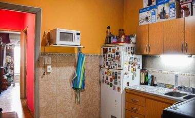 DEPARTAMENTO 3 AMB C/ DEPENDENCIA Y DOS BAÑOS!