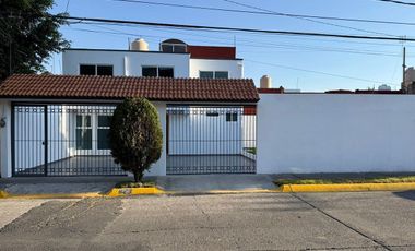 VENTA CASA REMODELADA, COLONIA LAS ACACIAS.