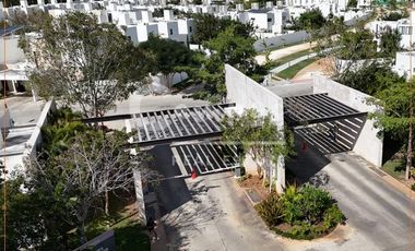 Casa de 2 pisos, 4 recamaras en privada en Conkal Yucatan  Entrega inmediata