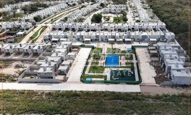 Casa de 2 pisos, 4 recamaras en privada en Conkal Yucatan  Entrega inmediata