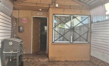 SE VENDE CASA SOLIDA DE DOS PISOS EN RENCA