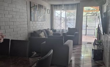 SE VENDE CASA SOLIDA DE DOS PISOS EN RENCA