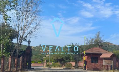 AMPLIA CASA EN CONDOMINIO LOMAS DE RAUNQUEN, TALCA