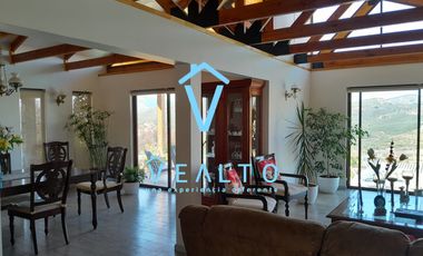 AMPLIA CASA EN CONDOMINIO LOMAS DE RAUNQUEN, TALCA