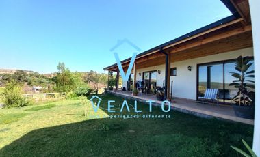 AMPLIA CASA EN CONDOMINIO LOMAS DE RAUNQUEN, TALCA