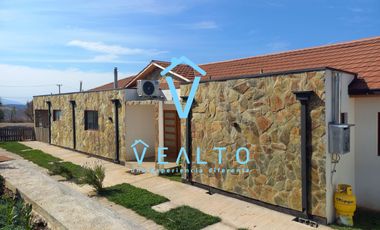 AMPLIA CASA EN CONDOMINIO LOMAS DE RAUNQUEN, TALCA