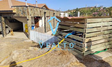 AMPLIA CASA EN CONDOMINIO LOMAS DE RAUNQUEN, TALCA