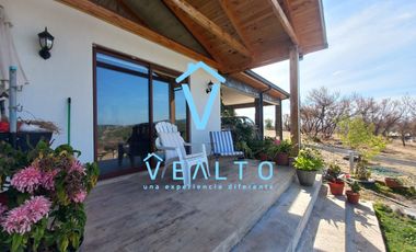 AMPLIA CASA EN CONDOMINIO LOMAS DE RAUNQUEN, TALCA