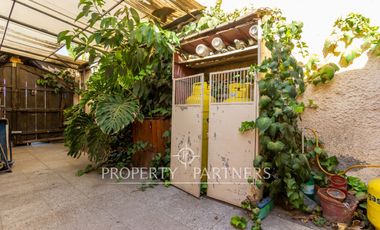 Casa Sólida con Gran Terreno, A pasos de Metro Pedrero
