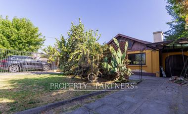 Casa Sólida con Gran Terreno, A pasos de Metro Pedrero