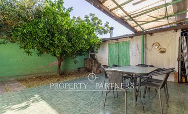 Casa Sólida con Gran Terreno, A pasos de Metro Pedrero