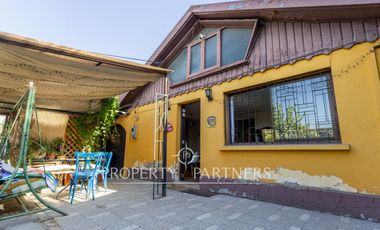 Casa Sólida con Gran Terreno, A pasos de Metro Pedrero