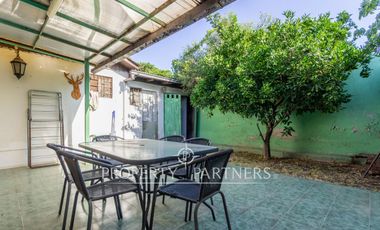 Casa Sólida con Gran Terreno, A pasos de Metro Pedrero