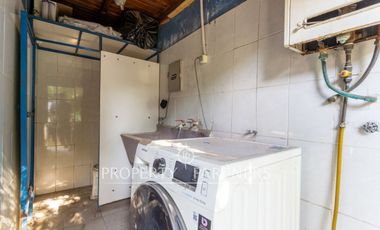 Casa Sólida con Gran Terreno, A pasos de Metro Pedrero