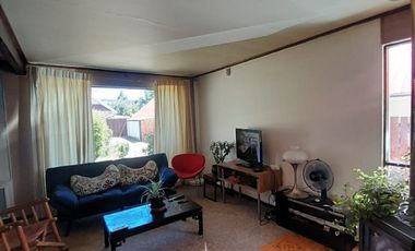 Arriendo en excelente ubicación en  Isla Teja a pasos de calle los Robles