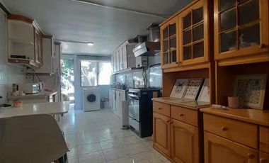 Arriendo en excelente ubicación en  Isla Teja a pasos de calle los Robles