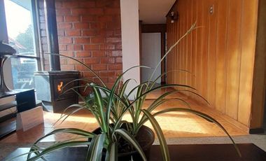 Arriendo en excelente ubicación en  Isla Teja a pasos de calle los Robles