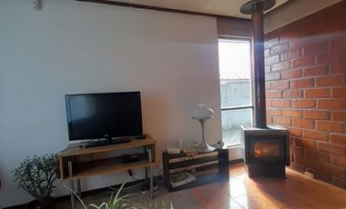 Arriendo en excelente ubicación en  Isla Teja a pasos de calle los Robles