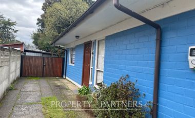 Arriendo en excelente ubicación en  Isla Teja a pasos de calle los Robles