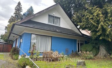 Arriendo en excelente ubicación en  Isla Teja a pasos de calle los Robles