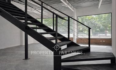 Local Comercial de Gran Presencia en Avenida Las Condes