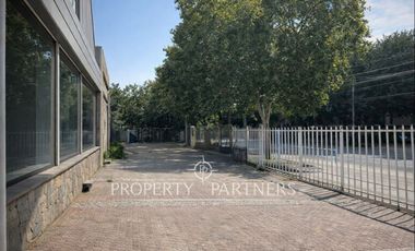 Local Comercial de Gran Presencia en Avenida Las Condes
