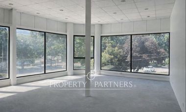 Local Comercial de Gran Presencia en Avenida Las Condes