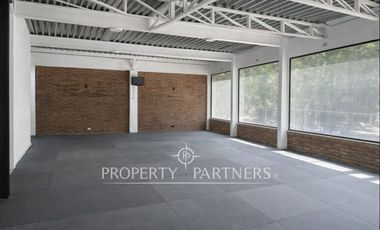 Local Comercial de Gran Presencia en Avenida Las Condes