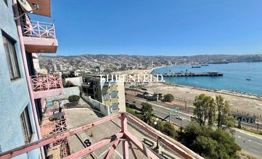 Cerro Barón. Departamento en primera línea con vista al mar.