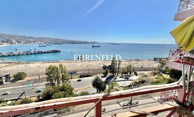 Cerro Barón. Departamento en primera línea con vista al mar.