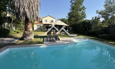 ARRIENDO PIEDRA ROJA 3 DORM + SERVICIO