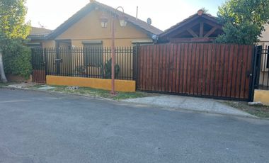 CASA 3 DORMITORIOS CON GASTO COMÚN INCLUIDO EN CONDOMINIO