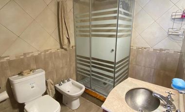 Casa de dos dormitorio con patio y pileta en Capitan Bermudez