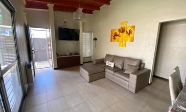 Casa de dos dormitorio con patio y pileta en Capitan Bermudez