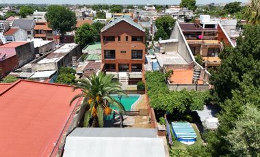 CASA CON ASCENSOR/PILETA/QUINCHO/SAUNA