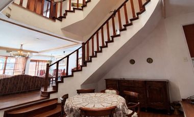 CASA CON ASCENSOR/PILETA/QUINCHO/SAUNA