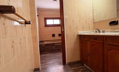 CASA CON ASCENSOR/PILETA/QUINCHO/SAUNA