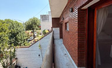 CASA CON ASCENSOR/PILETA/QUINCHO/SAUNA